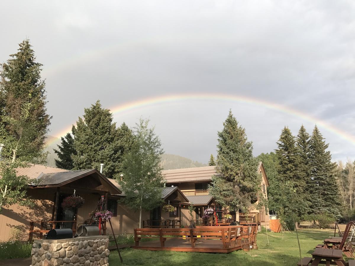 Copper King Lodge Ред-Ривер Экстерьер фото